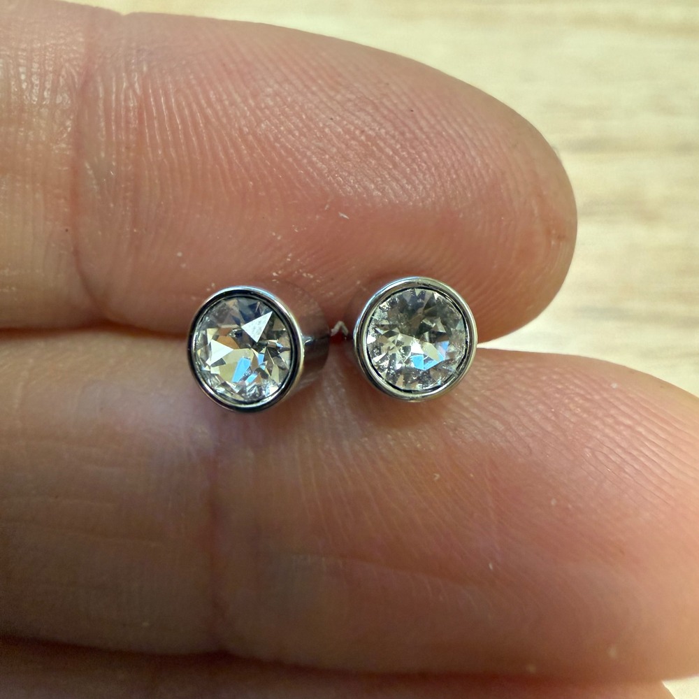 Swarovski Crystal Bezel Set Stud Earrings Silver‎ Tone Round